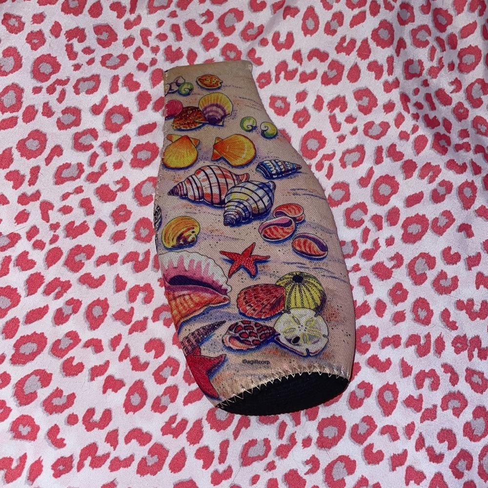Beer cozy 💛🐚 - Picture 2 of 4